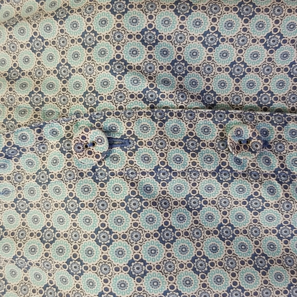 🌼 happy light weight button up blue flowered top - Picture 2 of 11